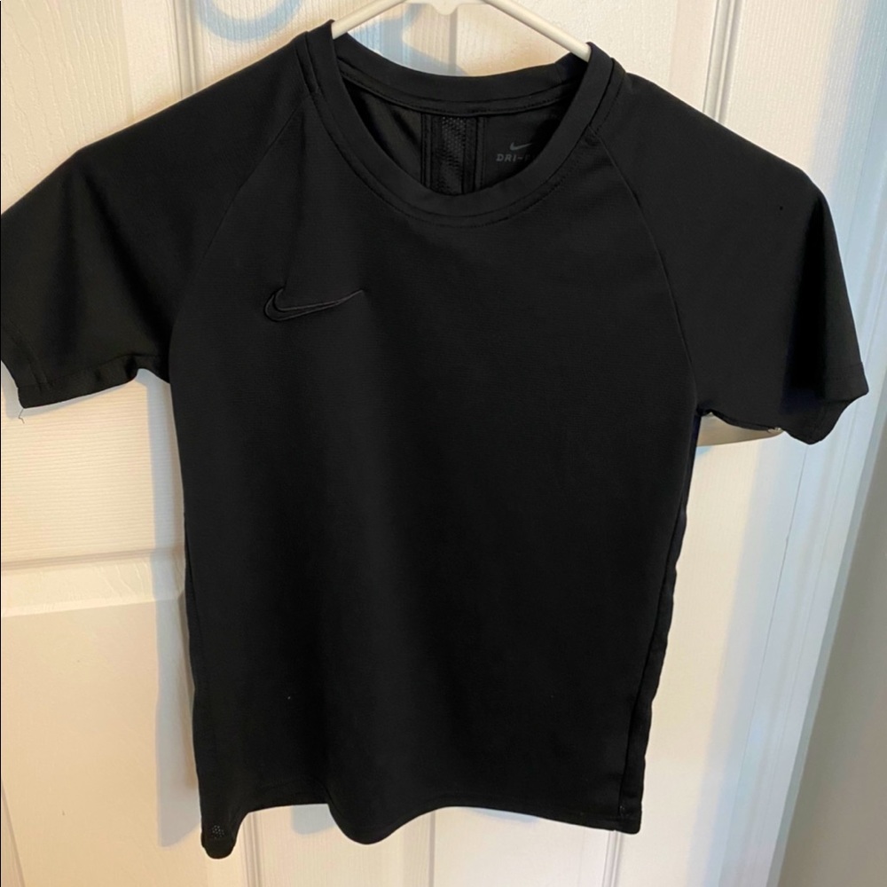 Boys size small nike t-shirt- like NEW - Picture 1 of 1